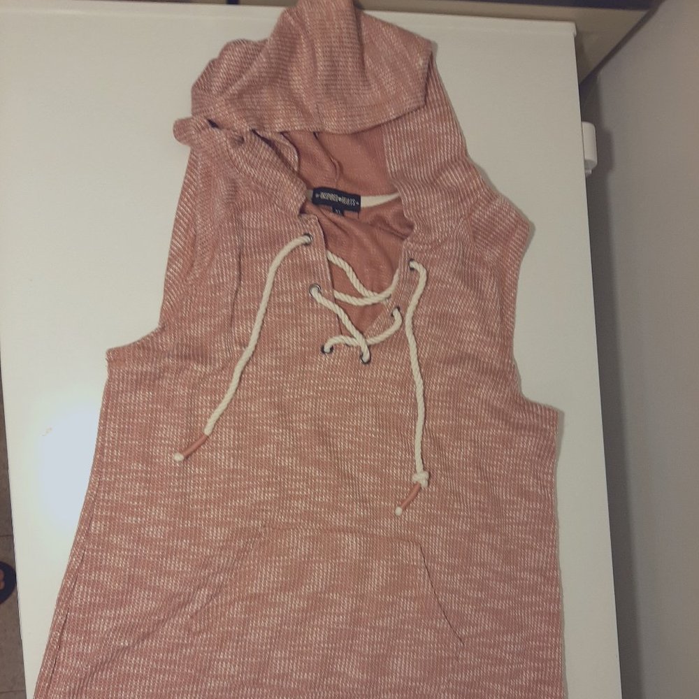 Women's peach/white Sleeveless Sweater